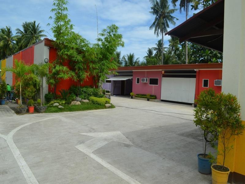 Rainbow Romanz Garden Inn Tagum Exterior photo